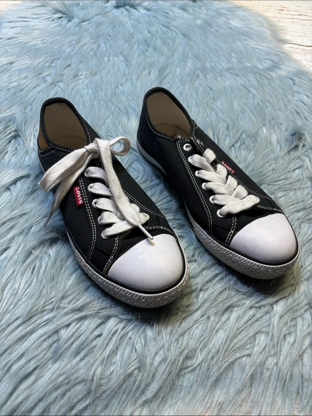 Levi's Black Canvas Low-Top Sneakers with White Accents Sz 4.5